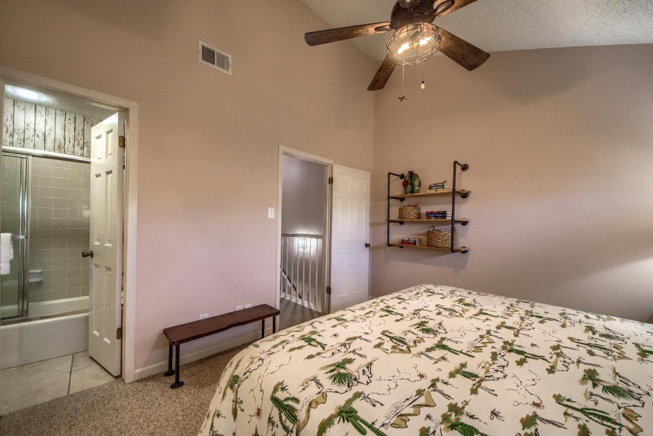 The Iron Cactus Condo On The Comal Cw C102 New Braunfels Luaran gambar