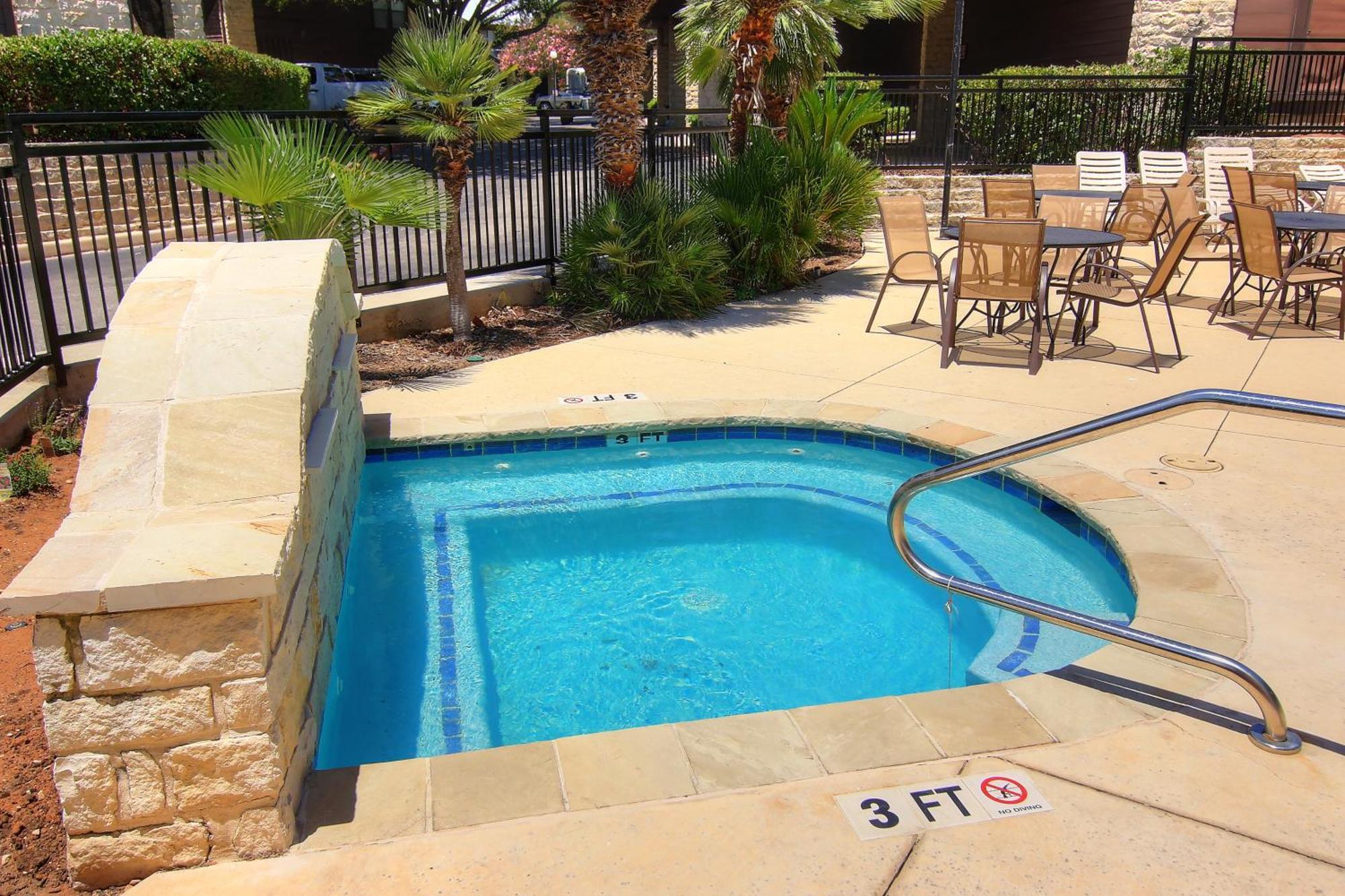 The Iron Cactus Condo On The Comal Cw C102 New Braunfels Luaran gambar