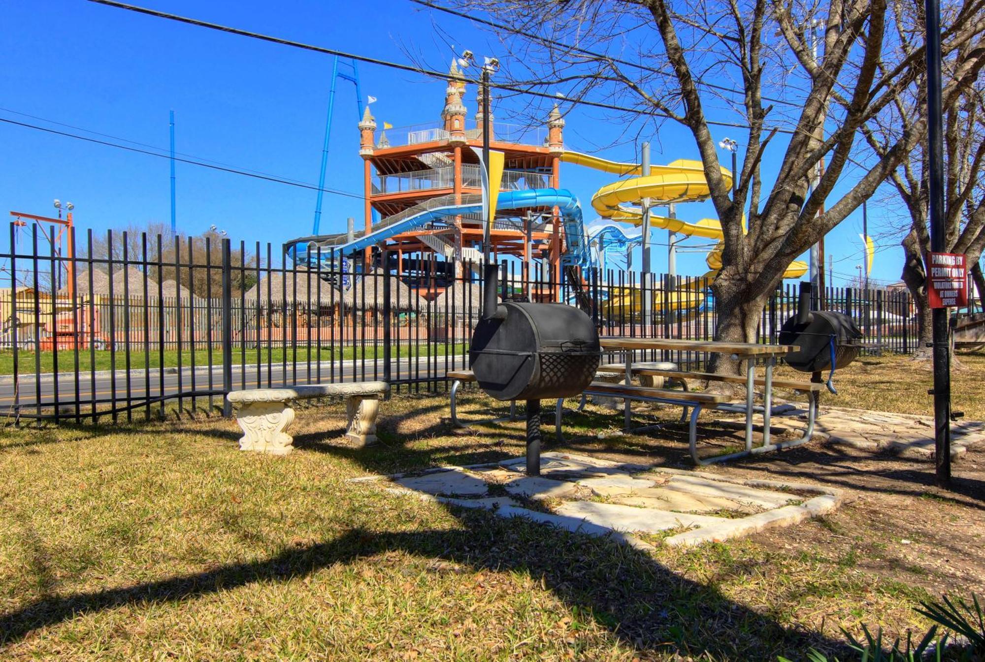 The Iron Cactus Condo On The Comal Cw C102 New Braunfels Luaran gambar