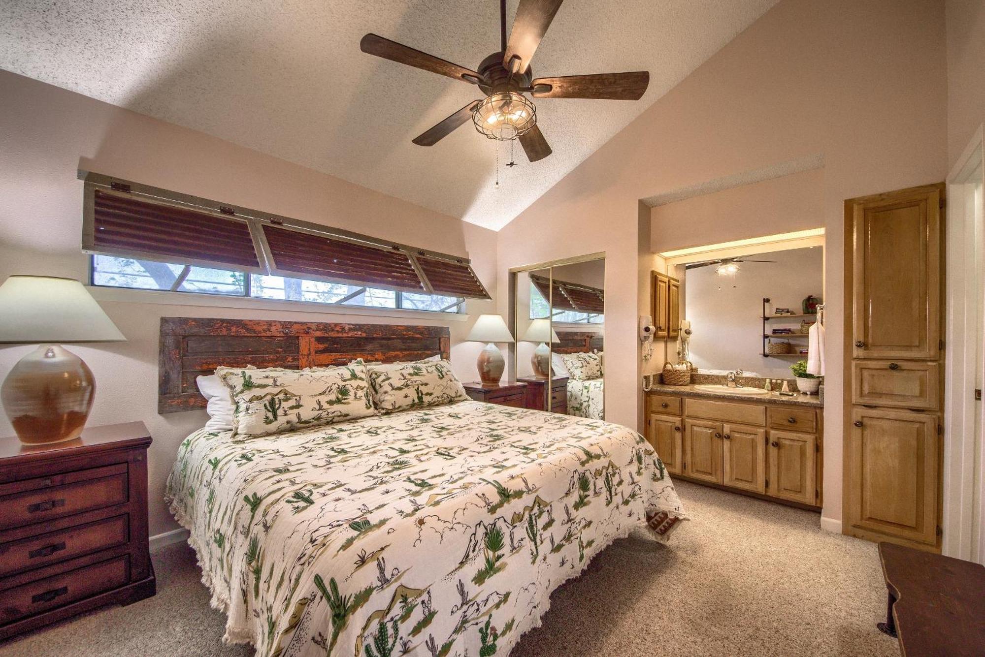 The Iron Cactus Condo On The Comal Cw C102 New Braunfels Luaran gambar