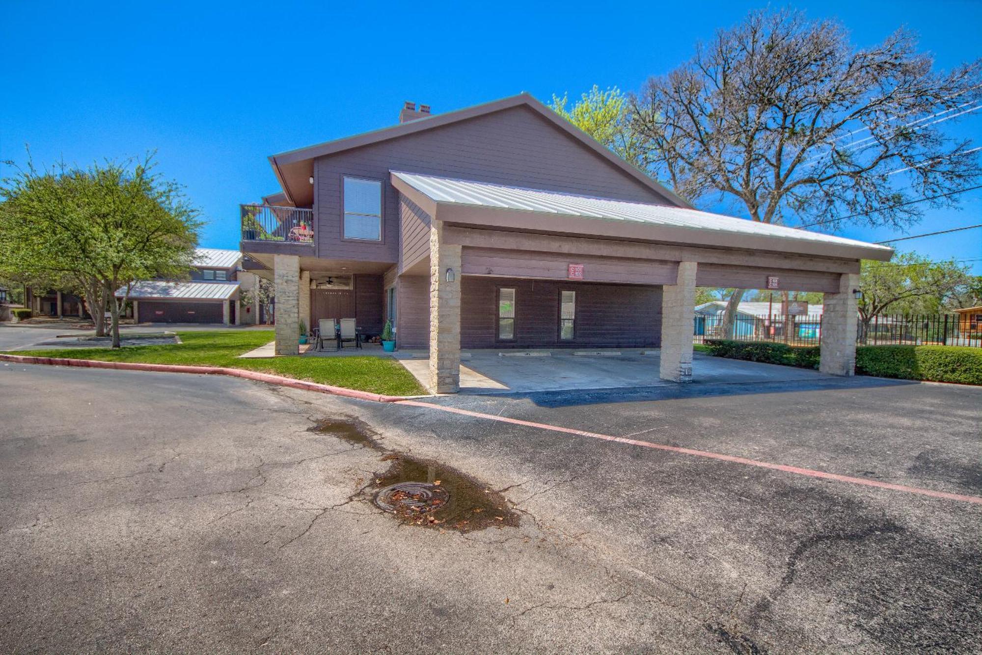 The Iron Cactus Condo On The Comal Cw C102 New Braunfels Luaran gambar