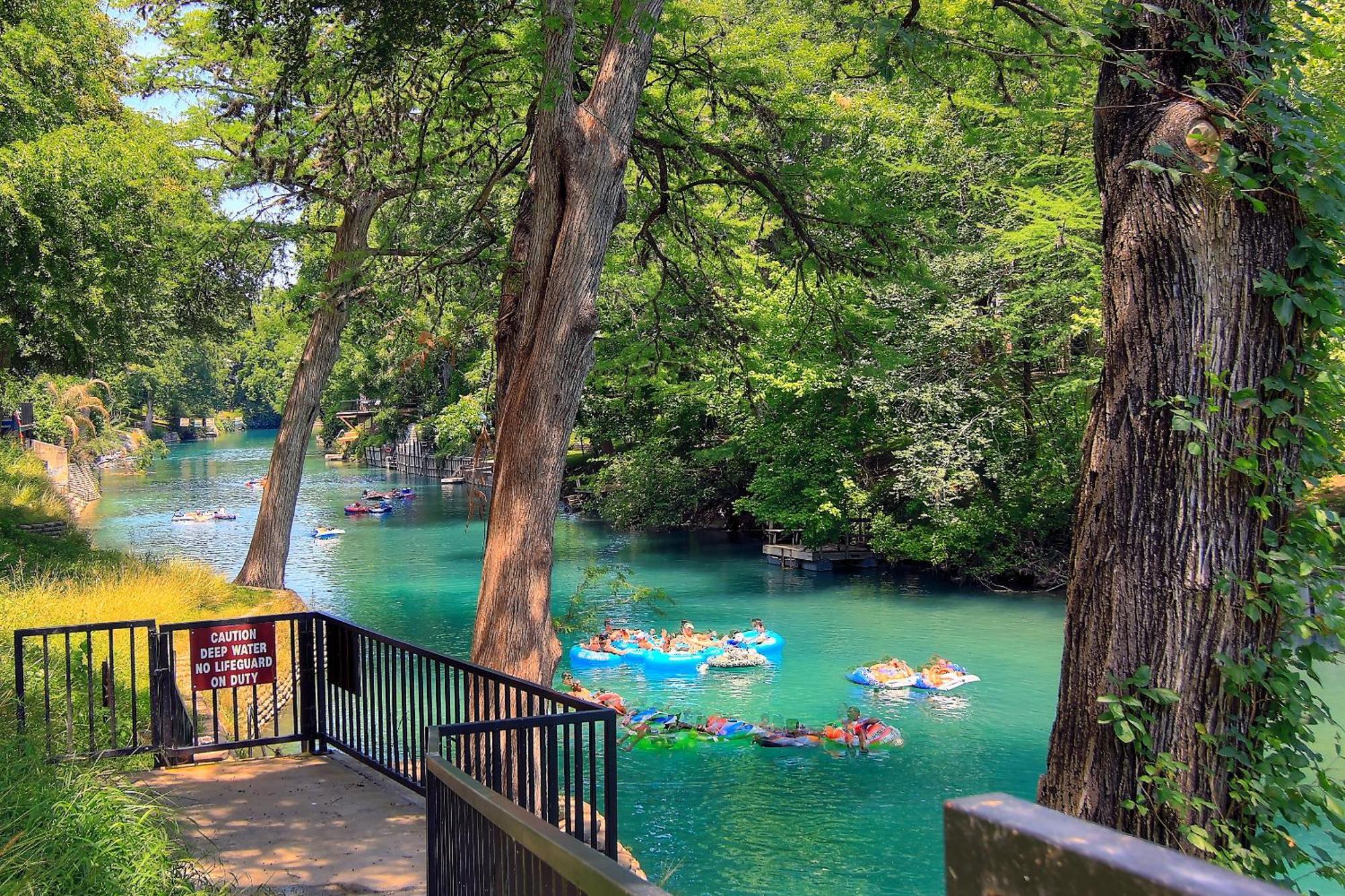 The Iron Cactus Condo On The Comal Cw C102 New Braunfels Luaran gambar